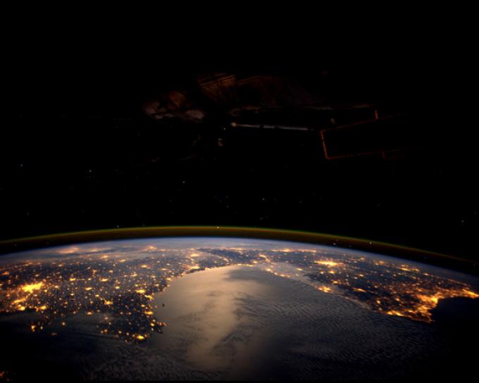 europa-noche-espacio.jpg